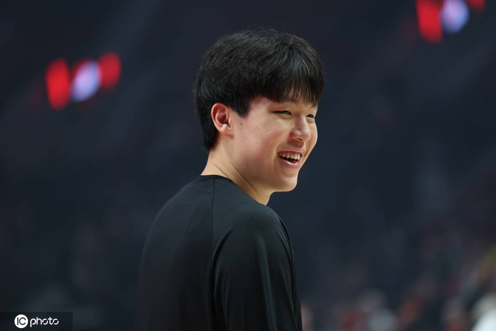 杨瀚森2米16背运过人！乐福：这是天赋 太不可思议了